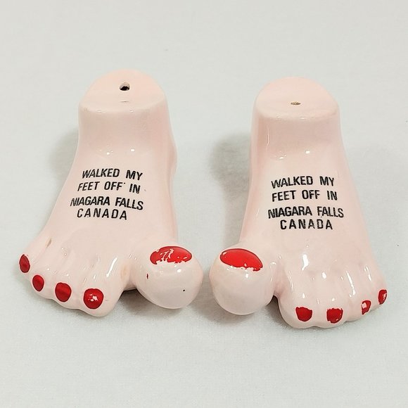 Salt and Pepper Shakers Barefoot " Niagara Falls CANADA" #1314 - Picture 1 of 13